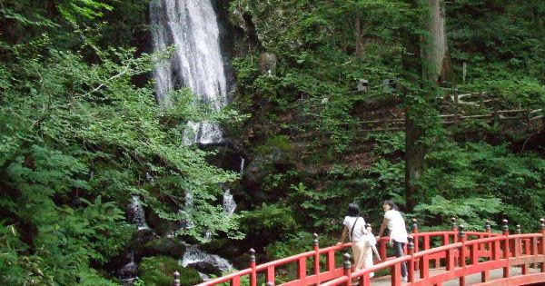 不動の滝、桜松神社